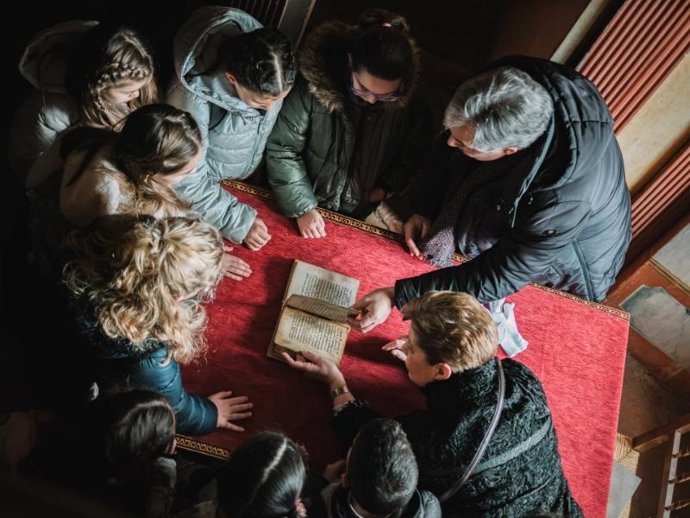 La final autonómica de la segunda edición de 'Pequeños Gigantes de la Lectura' reúne a 250 escolares en San Millán