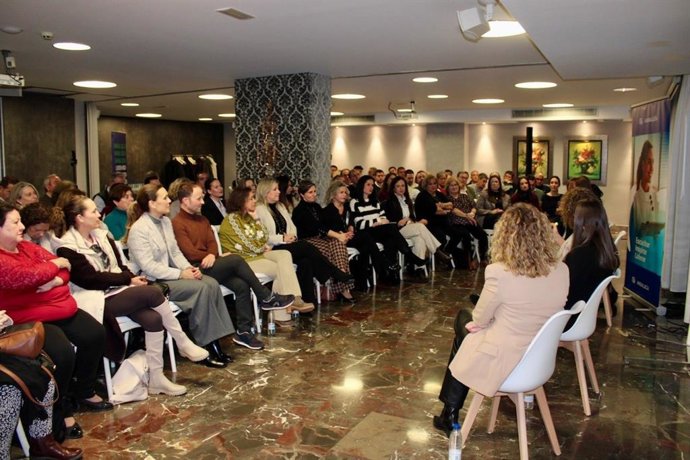Nuevo ciclo de foros 'Andaluzas que lideran a tu lado'.