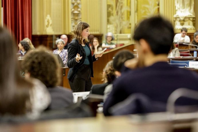 El Parlament acoge la final de la XII Liga de Debate Universitario de la UIB
