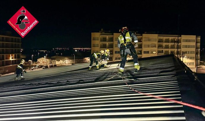 Intervención de Bomberos de Alicante a causa del viento.