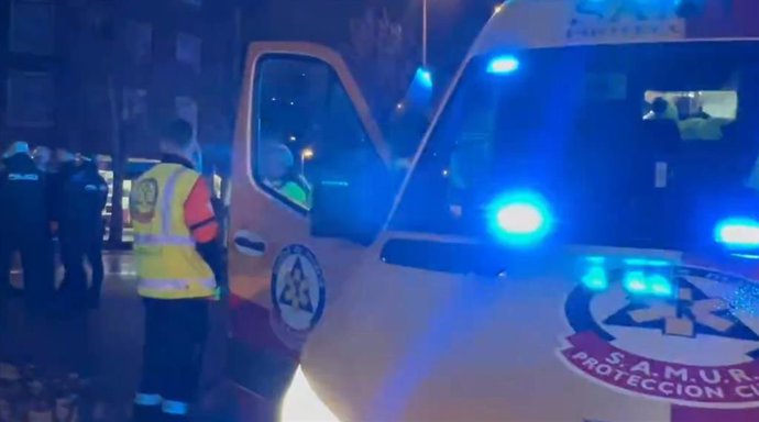 Una mujer de 70 años, en estado grave tras ser atropellada por un autobús urbano en San Blas