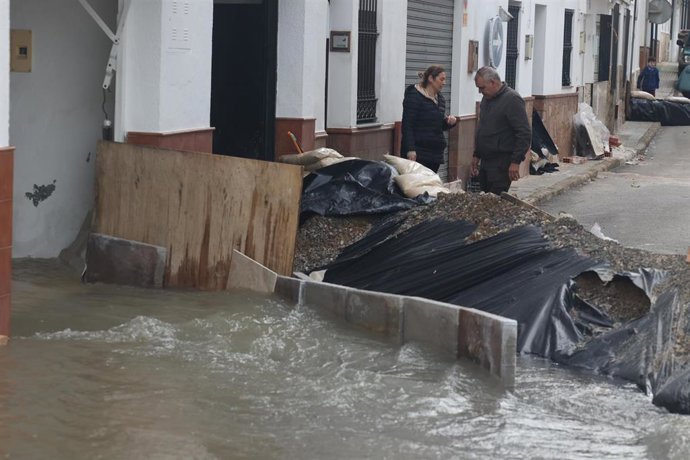 Desbordamiento del río y movimientos de tierra en Ubrique. Imagen de archivo. 
