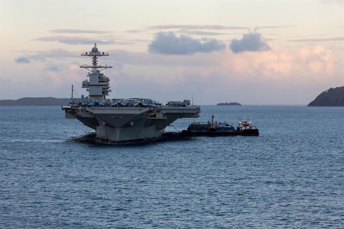 25 de janeiro de 2026, St. Thomas, Ilhas Virgens Americanas, EUA: O porta-aviões USS Gerald R. Ford (CVN-78), carregado com caças e outras aeronaves, está ancorado ao largo de St. Thomas, nas Ilhas Virgens Americanas, durante sua missão sob o comando do C