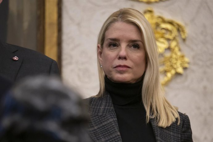 Archivo - Arquivo - 10 de novembro de 2025, Washington, Distrito de Columbia, EUA: A procuradora-geral dos Estados Unidos, Pam Bondi, é vista durante a cerimônia de posse de Sergio Gor, embaixador dos EUA na Índia, no Salão Oval da Casa Branca, em Washing