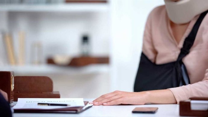 Archivo - Imagen de archivo de una persona de baja.