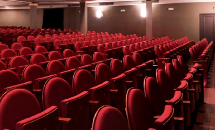 Archivo - Sala de butacas de un teatro.