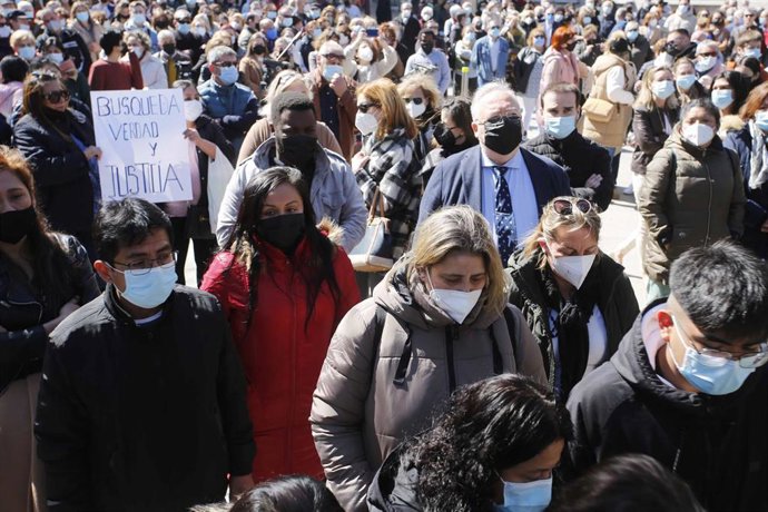 Archivo - Varios familiares y allegados de los pescadores naufragados en Terranova (Canadá) se manifiestan, en La Alameda Rosalía de Castro, a 3 de abril de 2022, en Marín, Pontevedra, Galicia, (España). Los familiares de los desaparecidos en el naufragio