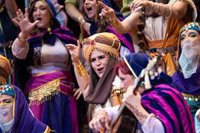 El pregón de Manu Sánchez abre el Carnaval en la calle y un fin de semana de coplas en casco histórico de Cádiz