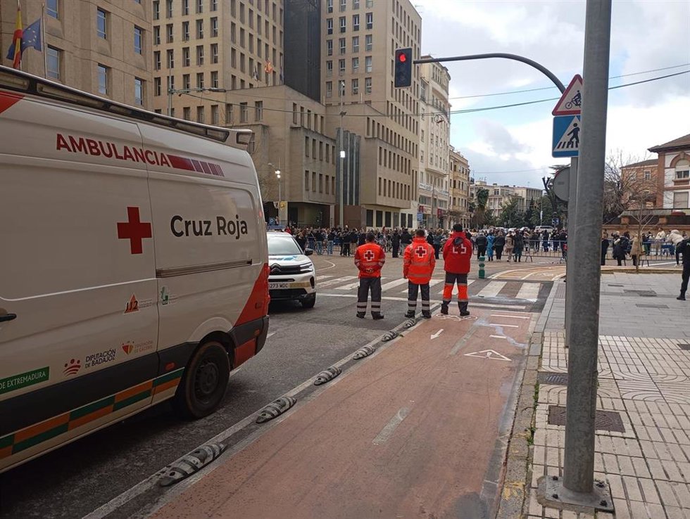 Efectivos de Cruz Roja desplegados en la primera jornada del Carnaval de Badajoz