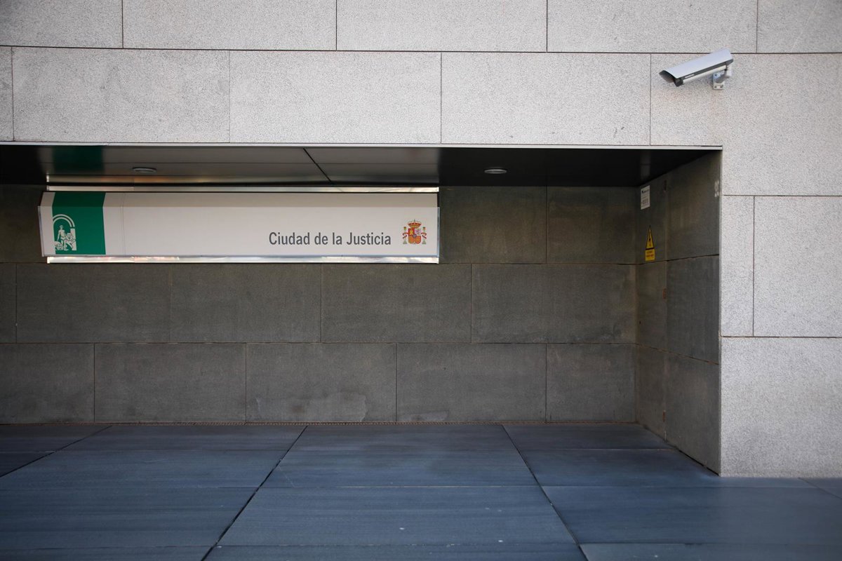 Condenan a 20 miembros de una red criminal con 1.500 kilos de hachís y 2.000 plantas de marihuana en Almería