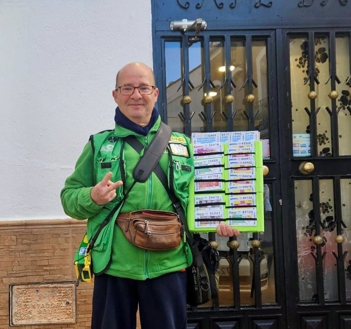 Antonio Álamo, vendedor de la ONCE, ha repartido 6,3 millones de euros del el Cuponazo en Gérgal (Almería).