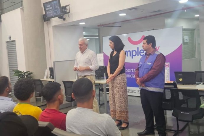 Selección de trabajadores en Paraguay para la campaña de los frutos rojos de Huelva.