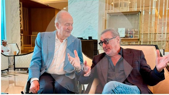 El rey Emérito, Juan Carlos I, y el comunicador Carlos Herrera