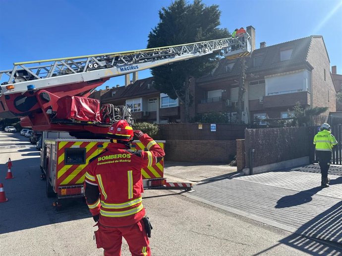 Los servicios regionales de emergencias atienden 873 expedientes por viento en la mañana de este sábado