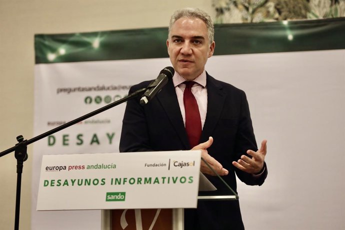 El vicesecretario de Política Autonómica y Local y Análisis Electoral del PP y diputado en el Congreso, Elías Bendodo, durante su intervención en los desayunos informativos de Europa Press Andalucía. A 16 de enero de 2026, en Málaga (Andalucía, España). L