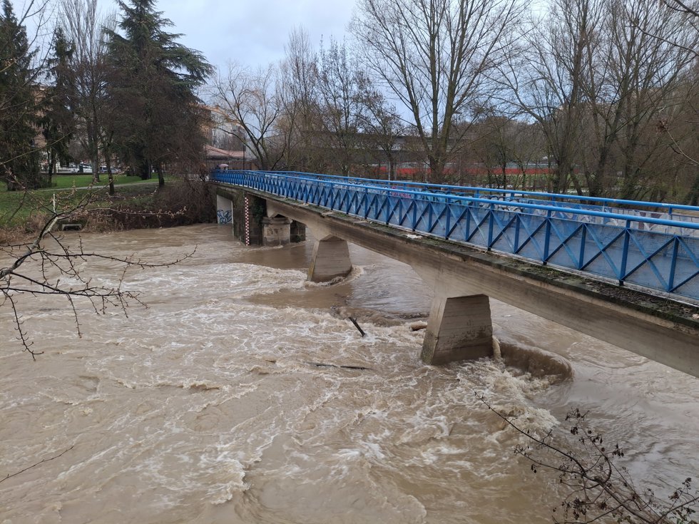 Crecida del río Arga a su paso por Pamplona.