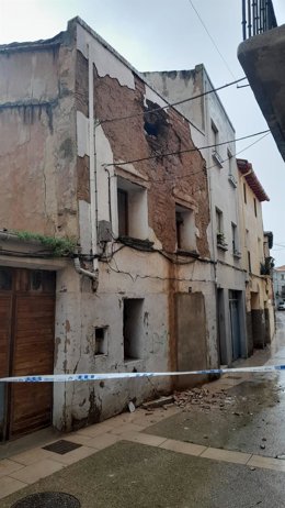 Un desprendimiento en el número 36 de calle Enramada de Calahorra mantiene la vía cerrada