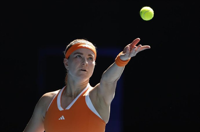 25 January 2026, Australia, Melbourne: Czech tennis player Karolina Muchova in action against US Coco Gauff during their women's singles fourth round match on day 8 of the Australian Open tennis tournament at Melbourne Park. Photo: Rob Prezioso/AAP/dpa