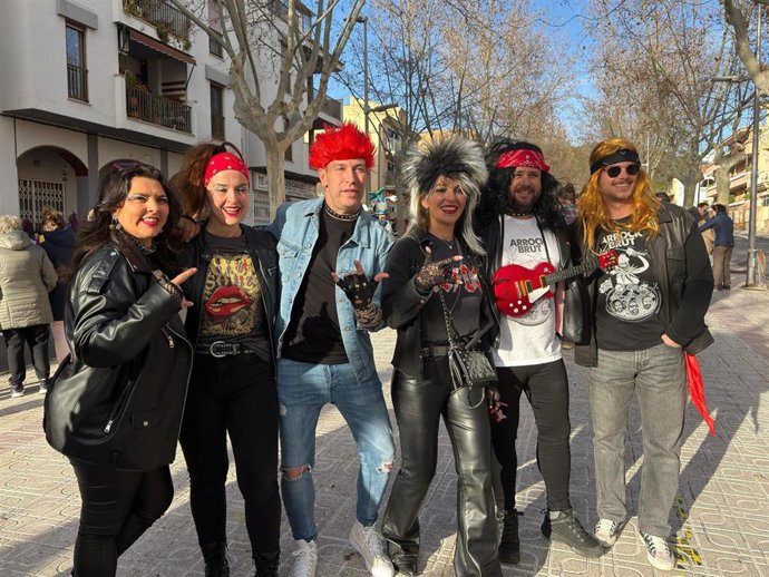 Gran variedad de disfraces y comparsas en la Rua del Carnaval de Andratx.