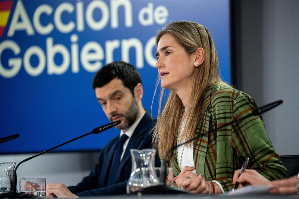 (i-d) El ministro de Derechos Sociales, Consumo y Agenda 2030, Pablo Bustinduy y la vicepresidenta del Gobierno y ministra para Transición Ecológica y el Reto Demográfica, Sara Aagesen, durante una rueda de prensa tras la reunión del Consejo de Ministro