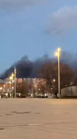 Columna de humo procedente del incendio de Saica.