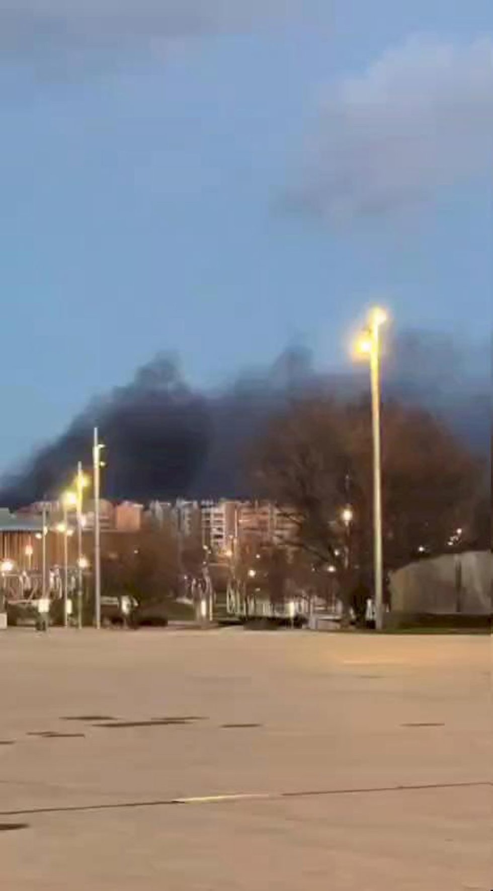 Columna de humo procedente del incendio de Saica.