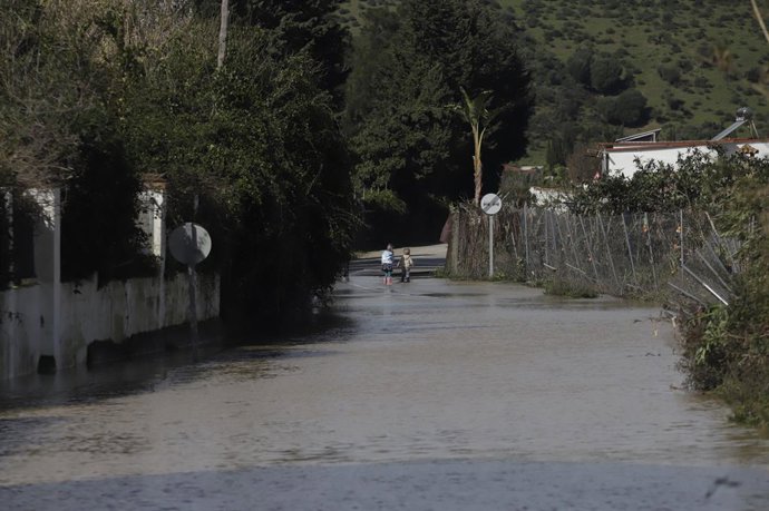 Moradores de San Martín del Tesorillo, desalojados pelas chuvas, retornam às suas casas. Em 8 de fevereiro de 2026, em San Martín del Tesorillo, Cádiz, Andaluzia (Espanha). Moradores de San Martín del Tesorillo (Cádiz) que tiveram que abandonar suas casas