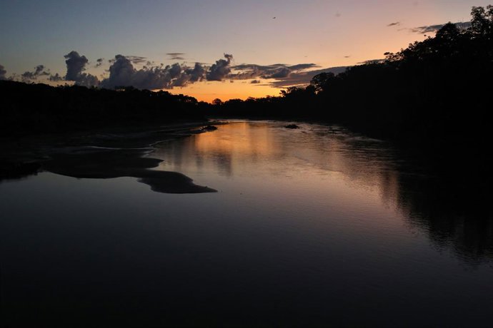 Archivo - June 26, 2023, Praia Do Carapana, Acre, Brazil: The TarauacÂ· river is seen at sunset. It borders Mucuripe's indigenous village in Brazilian Amazon. Mucuripe is an isolated indigenous village of the KaxinawÂ· people. It is located ten hours by b