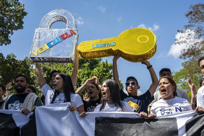 February 3, 2026, Caracas, Distrito Capital, Venezuela: University students, mothers, and relatives of political prisoners and some released prisoners protested on Tuesday at the Central University of Venezuela (UCV) to demand a broad amnesty, with transp