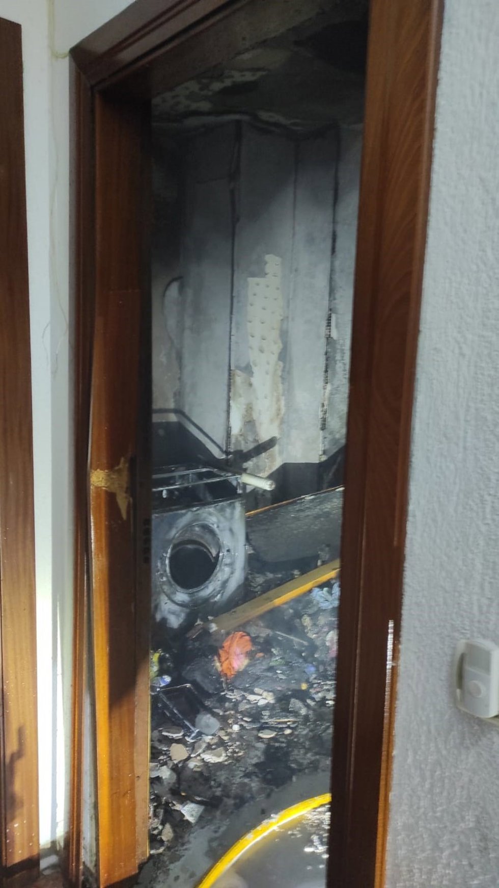 Las zonas más afectadas por el fuego han sido el vestíbulo y la cocina