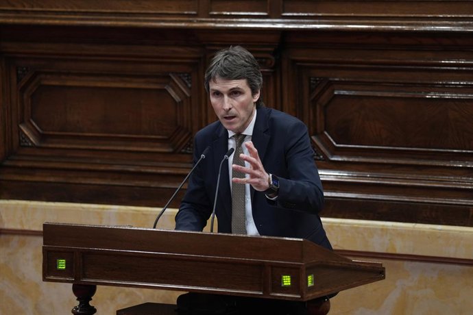 El diputat de Junts, Salvador Vergés, durant un ple en el Parlament de Catalunya, a 10 de febrer de 2026, a Barcelona, Catalunya (Espanya).