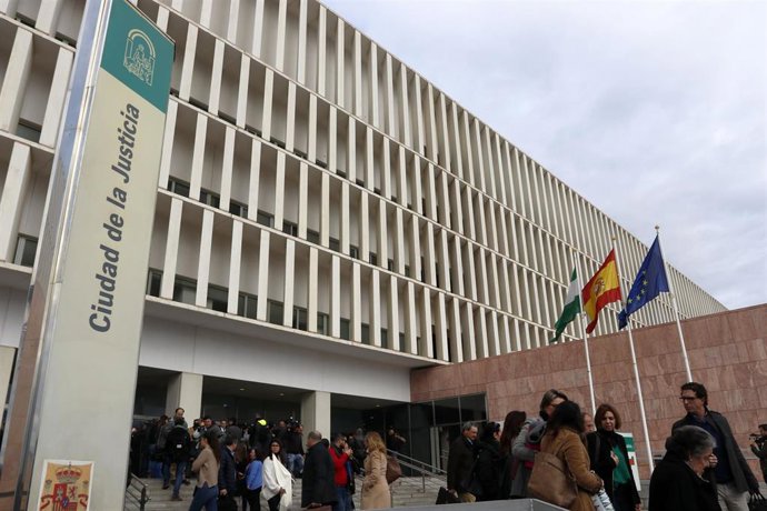 Archivo - Vista general de la fachada pricipal de la Ciudad de la Justicia de Málaga.