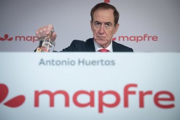 El presidente de Mapfre, Antonio Huertas, durante una rueda de prensa, en el Auditorio de Fundación Mapfre, a 12 de febrero de 2026, en Madrid (España).