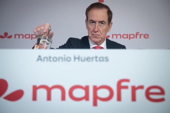El presidente de Mapfre, Antonio Huertas, durante una rueda de prensa, en el Auditorio de Fundación Mapfre, a 12 de febrero de 2026, en Madrid (España).