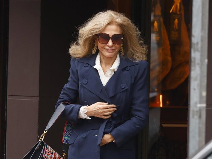 Alicia Koplowitz deslumbra con su elegancia en una exclusiva comida con amigas en Madrid