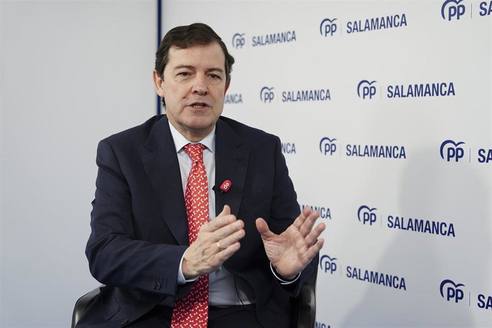 Entrevista de Europa Press en la sede del Partido Popular de Salamanca al presidente de la Junta de Castilla y León Alfonso Fernández Mañueco
