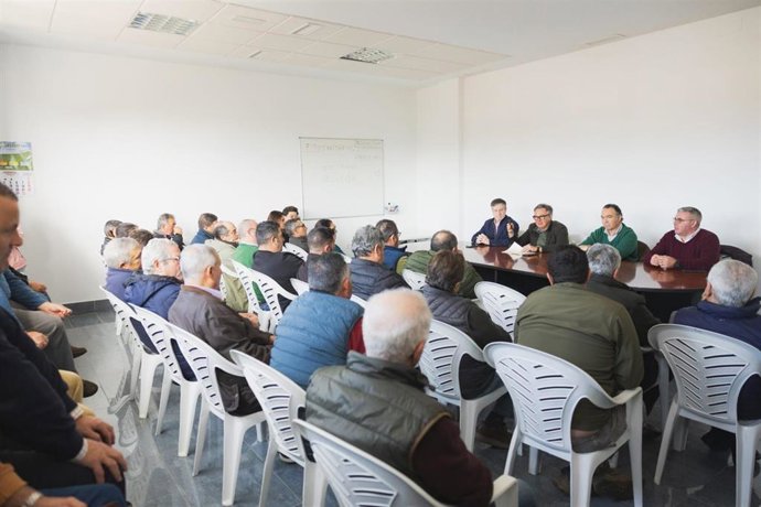 Imagen de este domingo del encuentro que ha tenido Vox en Andalucía con agricultores en Conil de la Frontera (Cádiz).