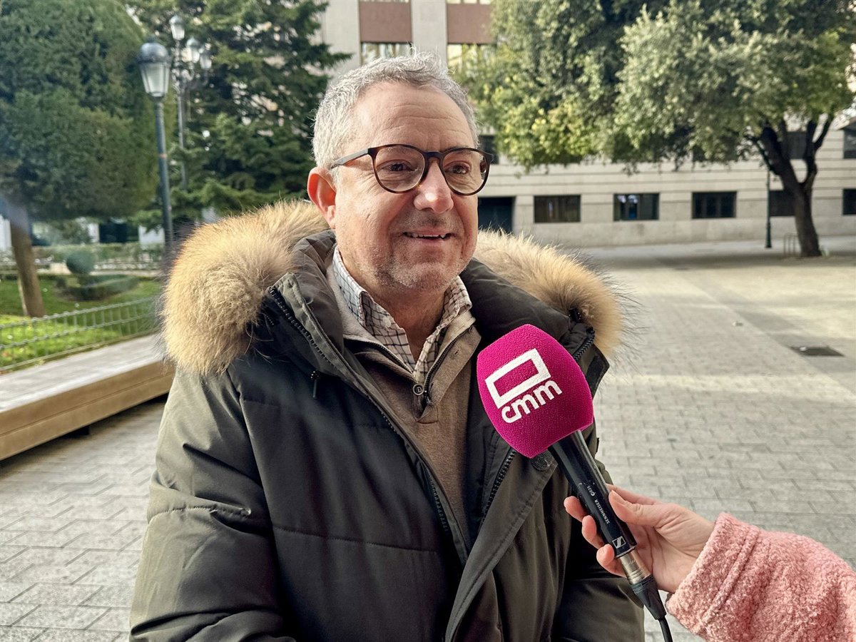 PP le pregunta a Page si  recuerda que es presidente  de C-LM y le conmina a que atienda los problemas de la región