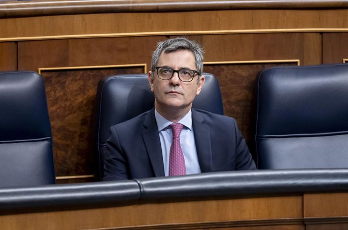 O ministro da Presidência, Justiça e Relações com os Tribunais, Félix Bolaños, durante uma sessão plenária no Congresso dos Deputados, em 12 de fevereiro de 2026, em Madri (Espanha). O plenário do Congresso acolhe hoje o debate e a votação do dit
