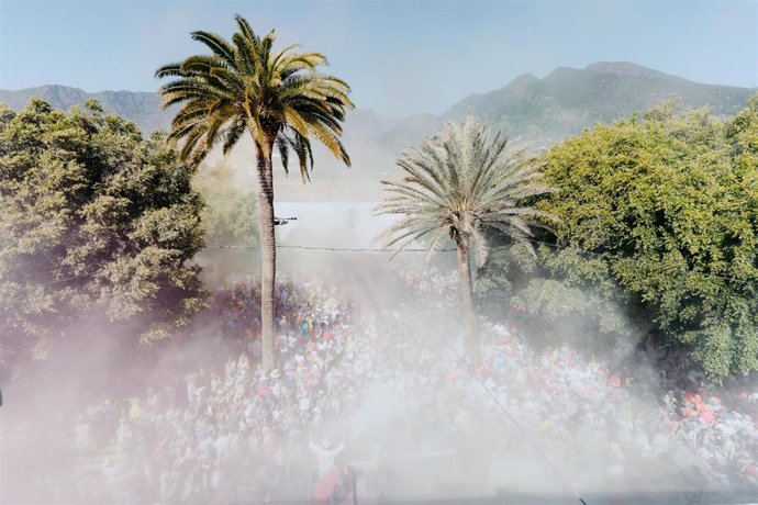 Más de 5.000 personas celebran 'La Gran Polvacera', unas de las citas destacadas del carnaval en La Palma