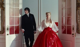 Los 6 cambios radicales de Cumbres borrascosas con los que Emerald Fennell rompe con Emily Brontë