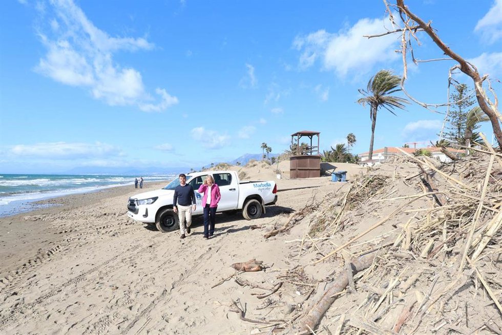 Imagen de la restauración de las playas de Marbella (Málaga).