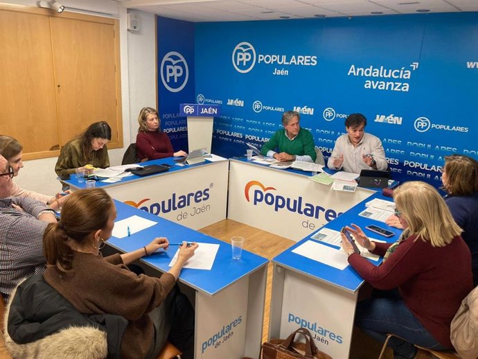 Ronda de contactos con colectivos y asociaciones vecinales de Jaén en referencia a la implantación de la Zona de Bajas Emisiones (ZBE) por parte del equipo de Gobierno de PSOE y Jaén Merece Más.