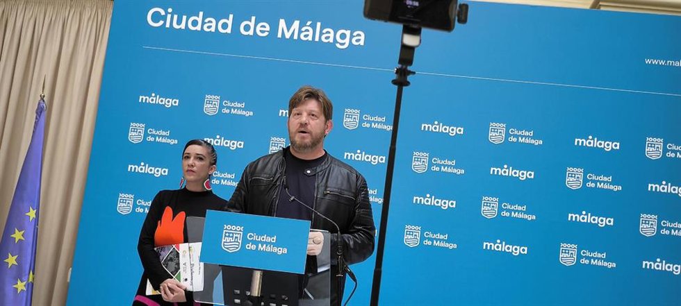 El portavoz de Con Málaga y dirigente de Podemos, Nicolás Sguiglia, en primer término, con Toni Morillas (IU) en segundo plano.