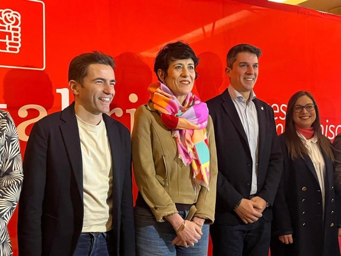 Pedro Casares y Elma Saiz momentos antes de su intervención