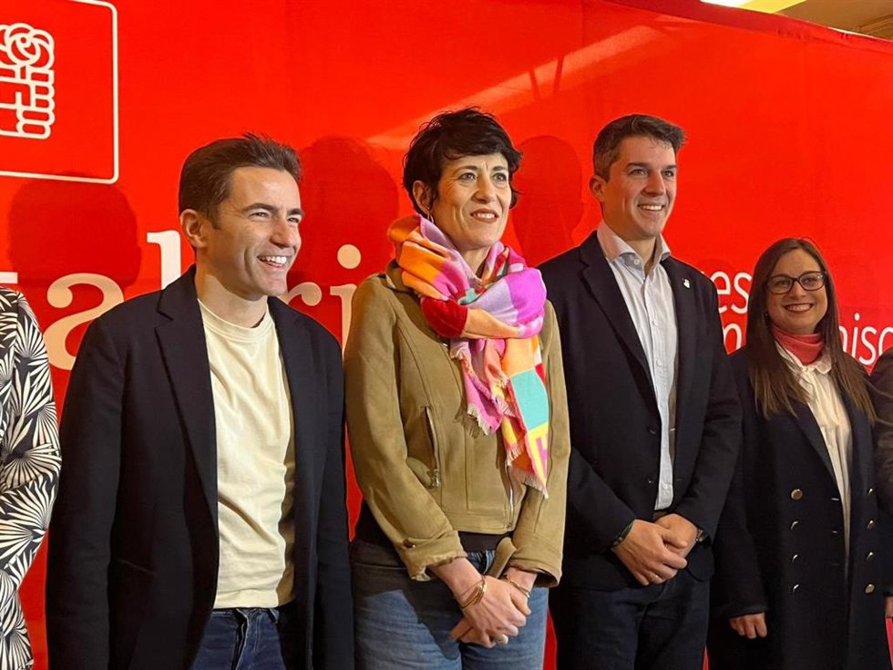 Pedro Casares y Elma Saiz momentos antes de su intervención