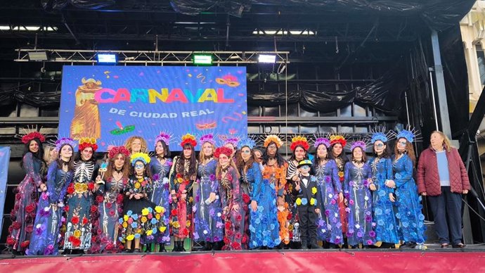 Integrantes de la peña El Dinosaurio ganadora del Concurso Local de Comparsas de Ciudad Real.