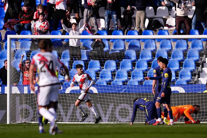 Óscar Valentín celebra su gol en el Rayo Vallecano-Atlético de Madrid