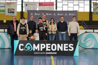 El Valencianos CAB Linares, vencedor de la Copa Diputación Baloncesto de Jaén.