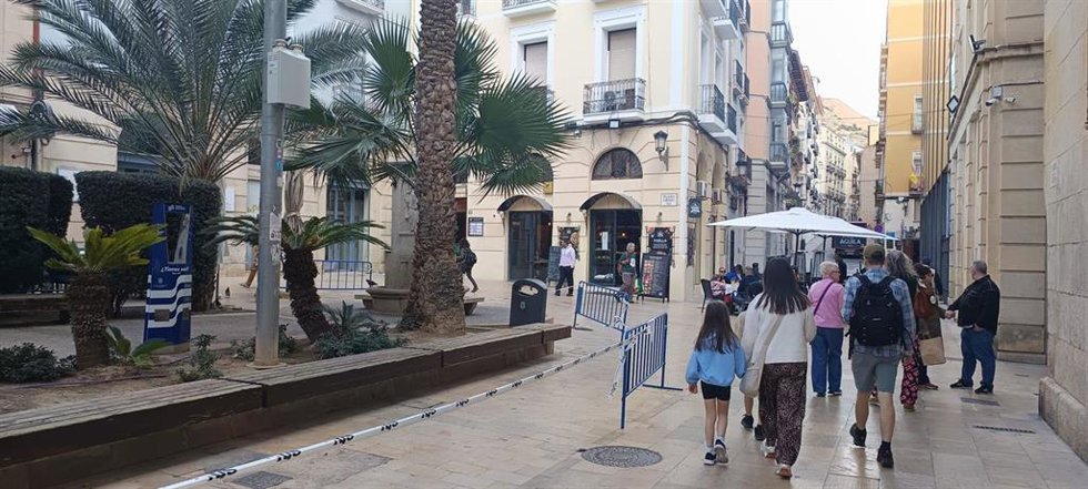 Alicante mantiene este lunes el cierre de veladores y parques ante la alerta amarilla por vientos